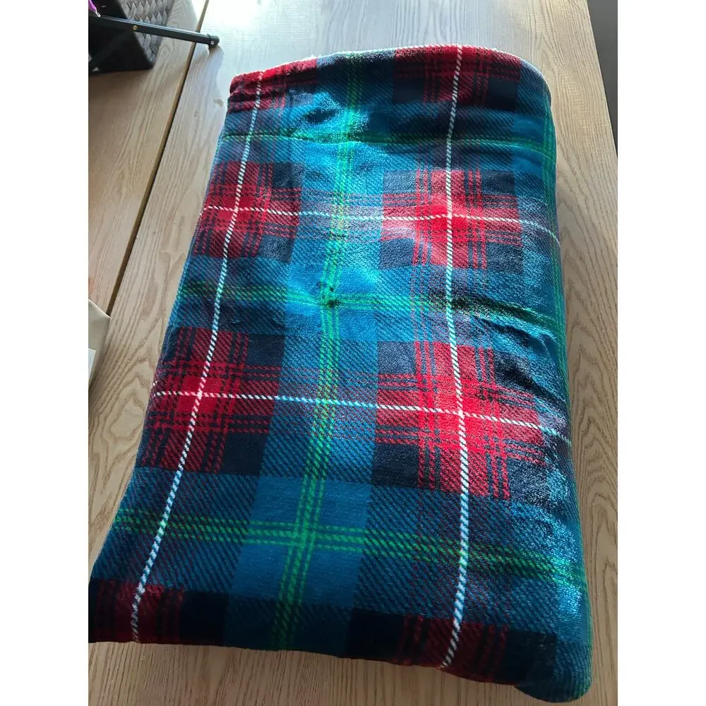New Threshold Plaid Plush Fleece Throw Blanket Red Green White size 50”x60”